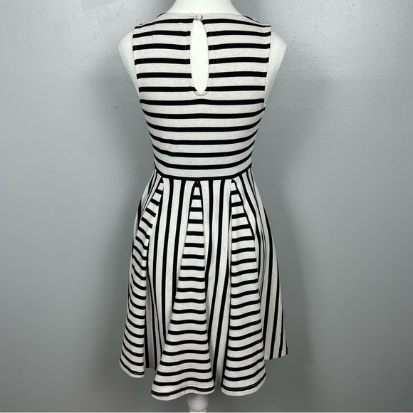 Anthropologie Saturday Sunday gray black striped keyhole back full skirt, XSP. - Picture 4 of 12